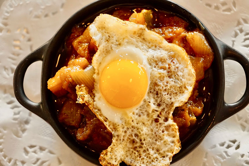 Pisto de hortalizas con huevo de corral