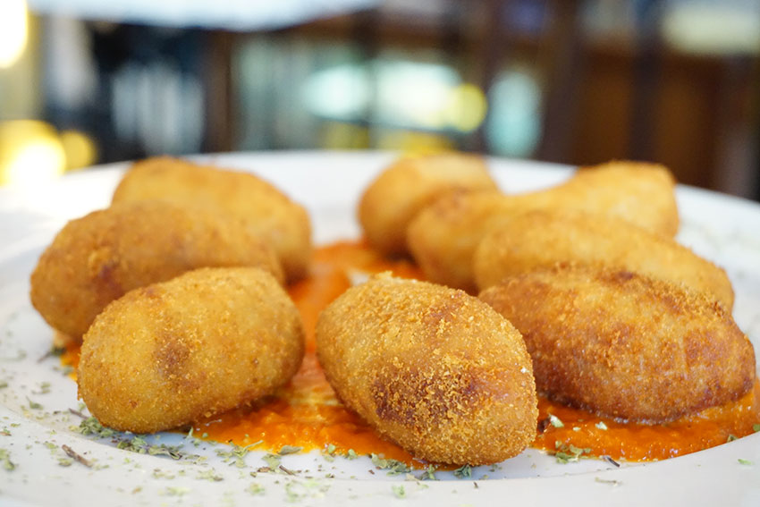 Croquetas de jamón ibérico, puchero, pringa